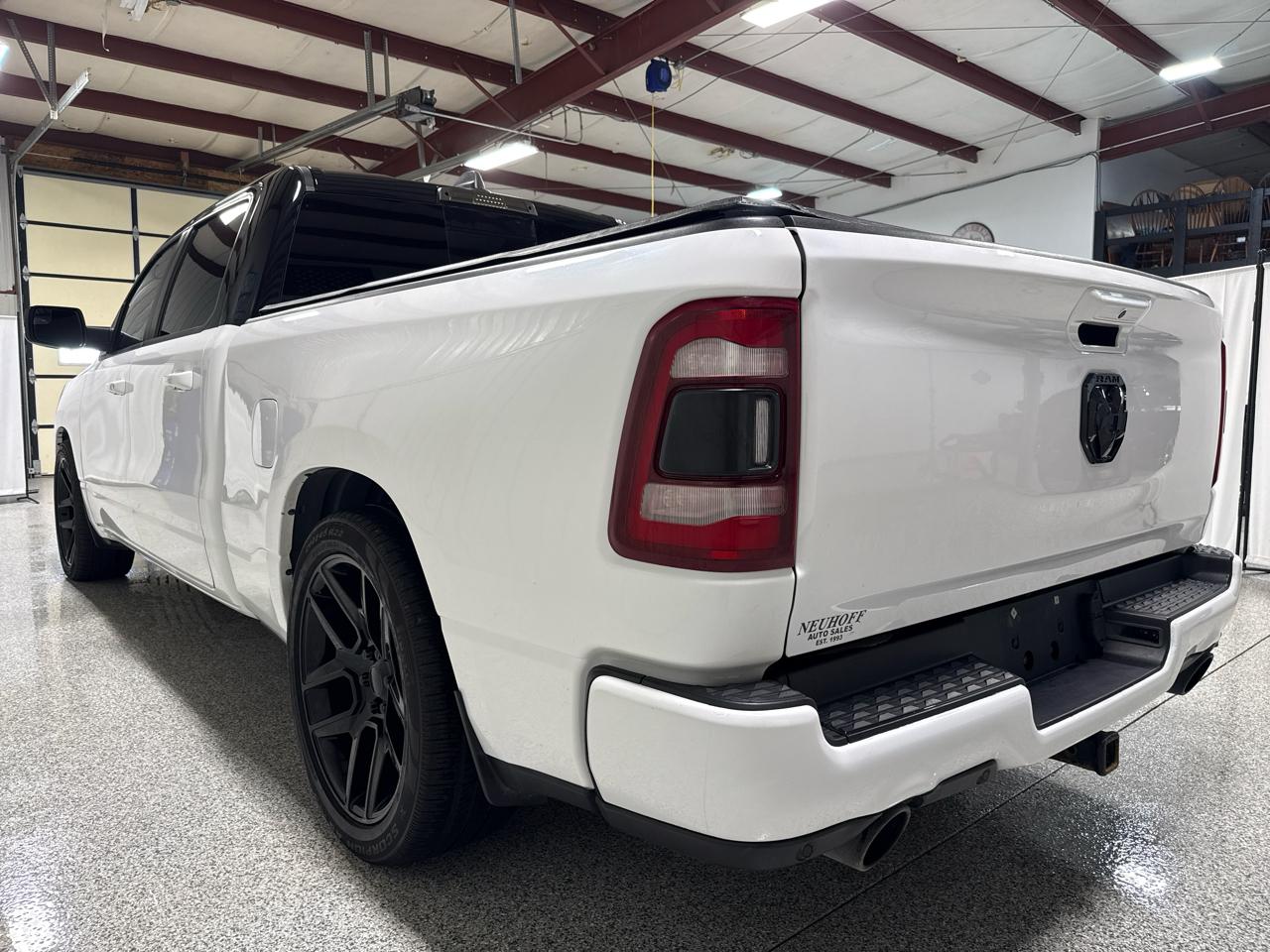 RAM 1500 Big Horn 4x4 Crew Cab 6'4" Box 2020