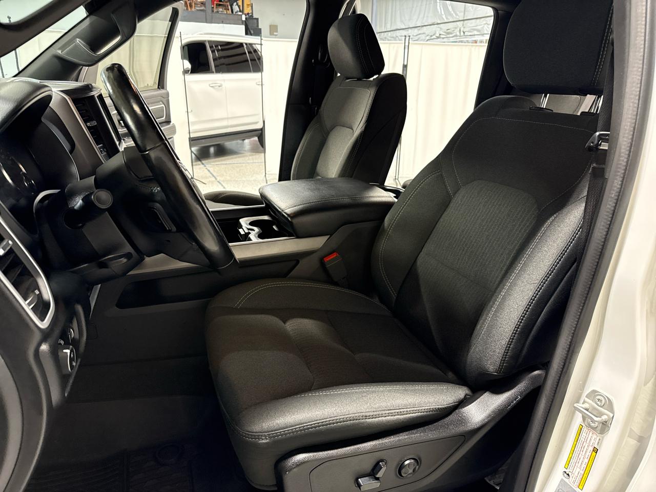 RAM 1500 Big Horn 4x4 Crew Cab 6'4" Box 2020