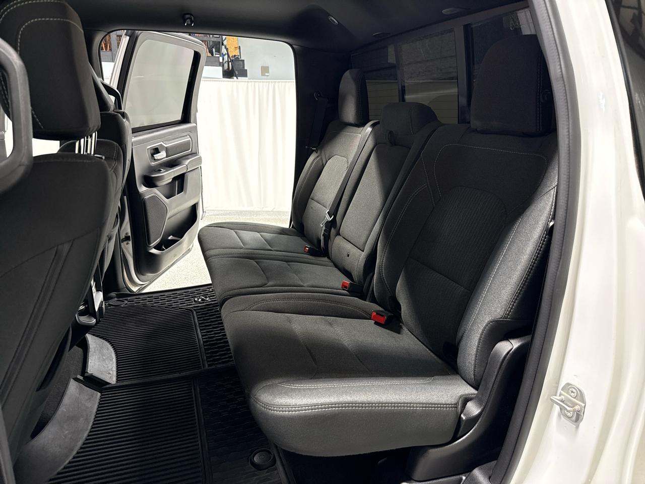 RAM 1500 Big Horn 4x4 Crew Cab 6'4" Box 2020