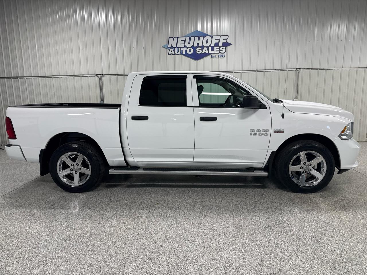 2015 RAM 1500 4WD Crew Cab 140.5" Express