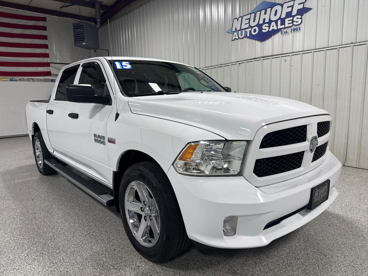RAM 1500 4WD Crew Cab 140.5" Express 2015