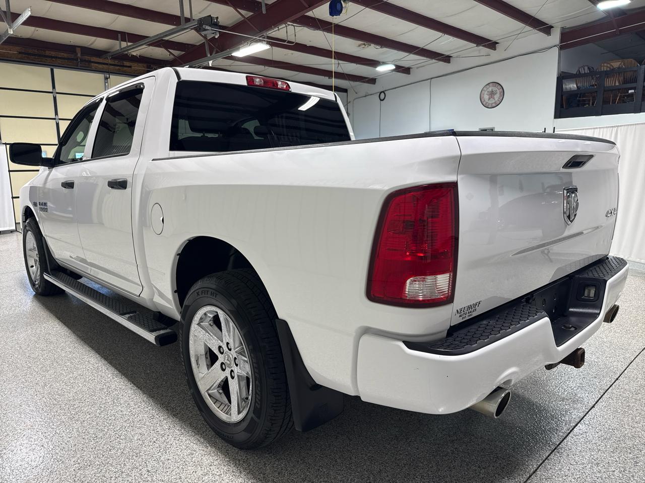RAM 1500 4WD Crew Cab 140.5" Express 2015
