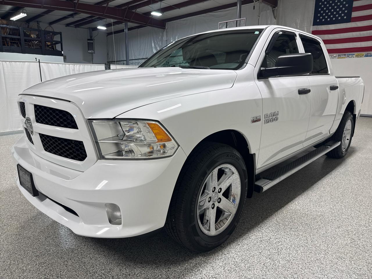 RAM 1500 4WD Crew Cab 140.5" Express 2015