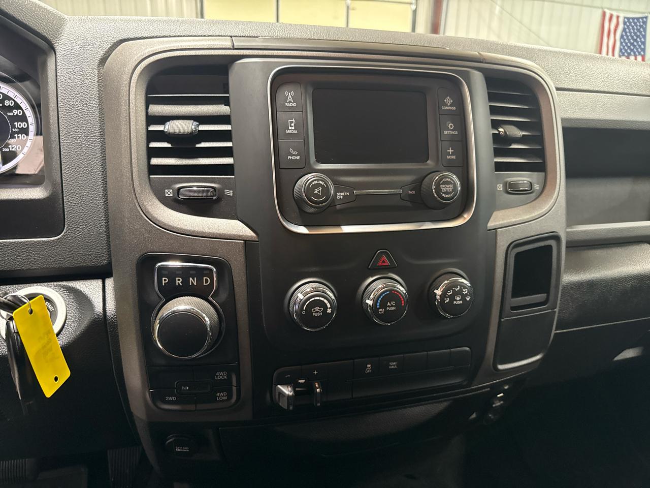 RAM 1500 4WD Crew Cab 140.5" Express 2015