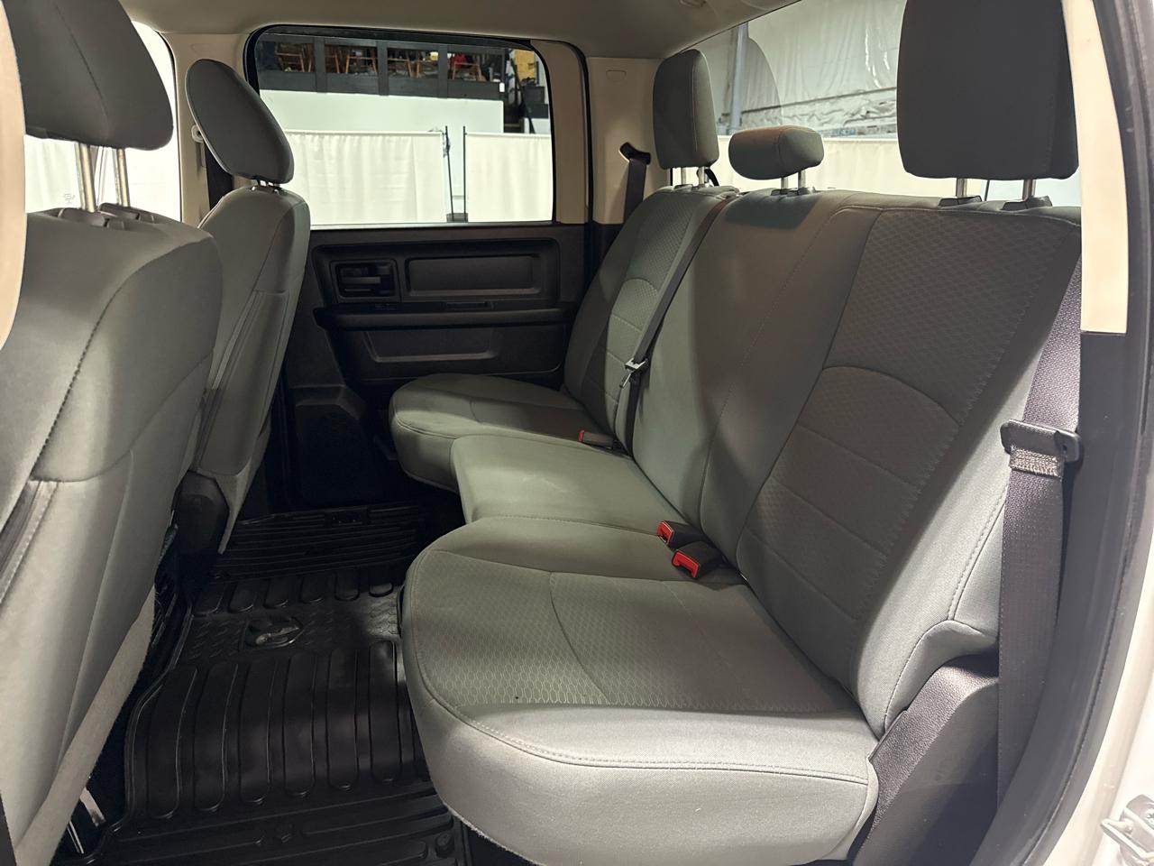 RAM 1500 4WD Crew Cab 140.5" Express 2015
