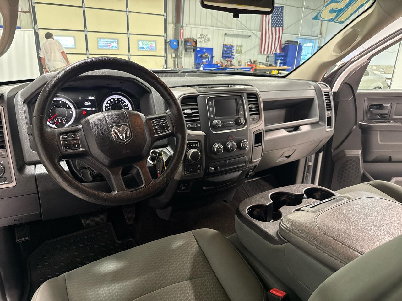 RAM 1500 4WD Crew Cab 140.5" Express 2015