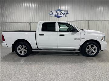 2015 RAM 1500 4WD Crew Cab 140.5" Express