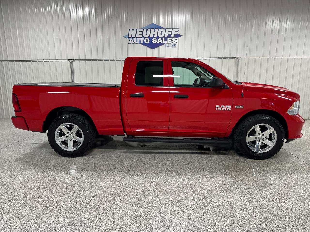 2017 RAM 1500 Express 4x4 Crew Cab 5'7" Box