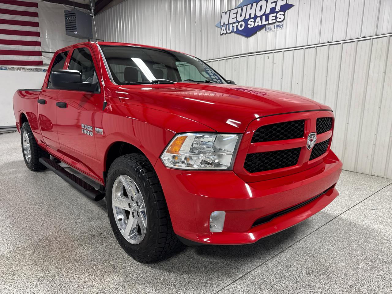 RAM 1500 Express 4x4 Crew Cab 5'7" Box 2017