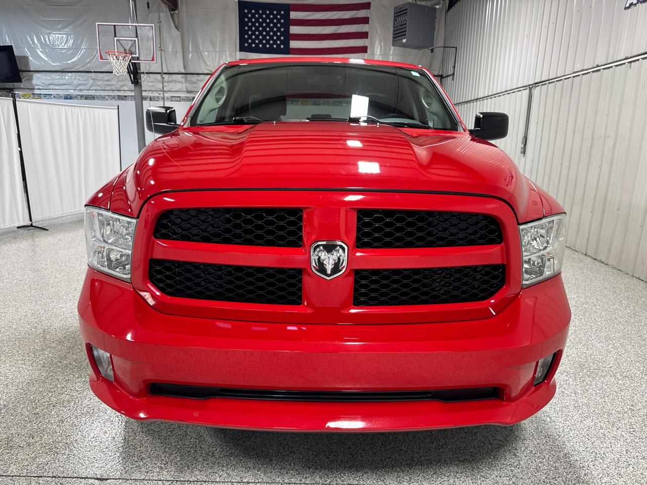 RAM 1500 Express 4x4 Crew Cab 5'7" Box 2017