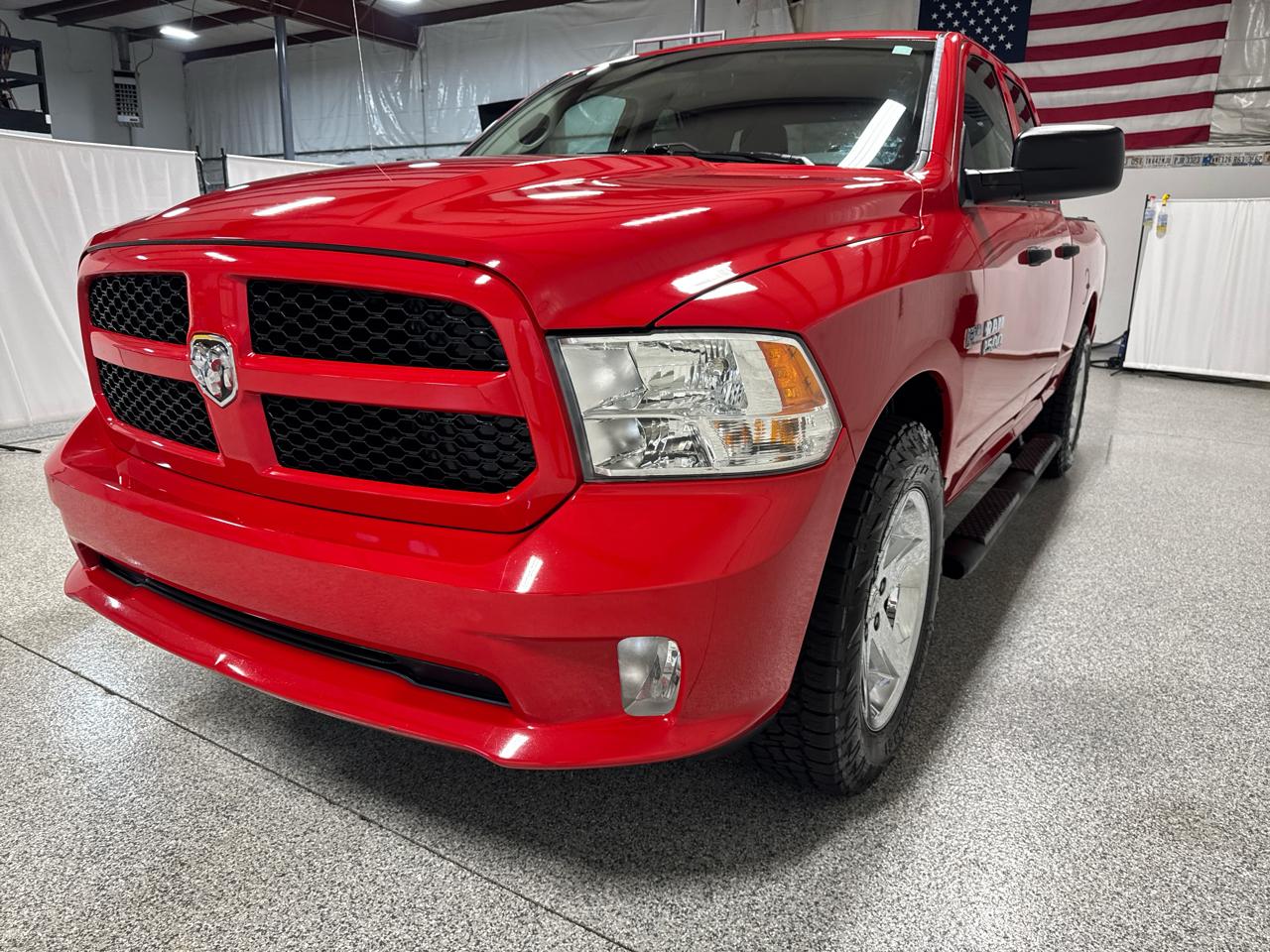 RAM 1500 Express 4x4 Crew Cab 5'7" Box 2017
