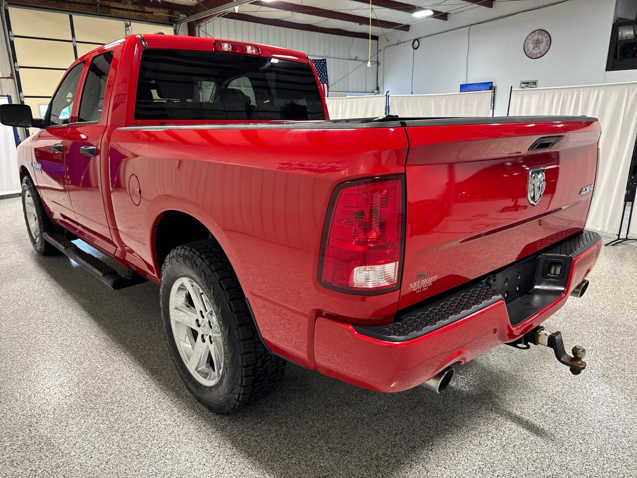 RAM 1500 Express 4x4 Crew Cab 5'7" Box 2017