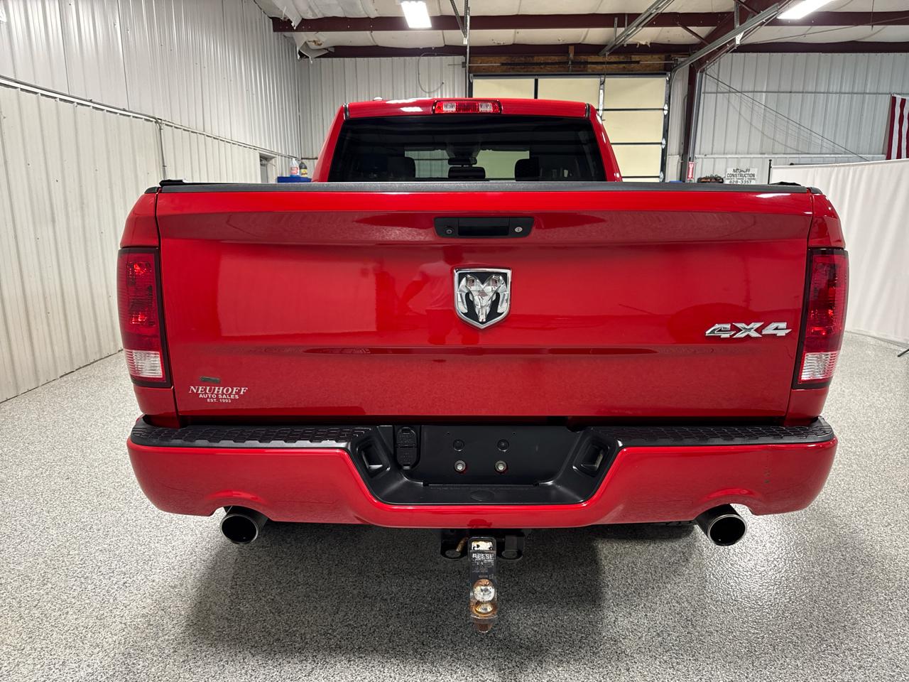 RAM 1500 Express 4x4 Crew Cab 5'7" Box 2017