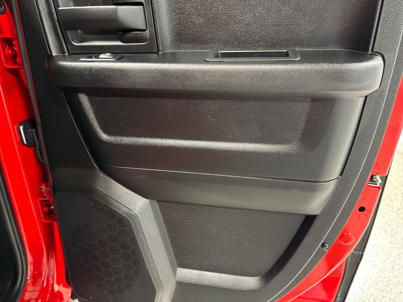 RAM 1500 Express 4x4 Crew Cab 5'7" Box 2017
