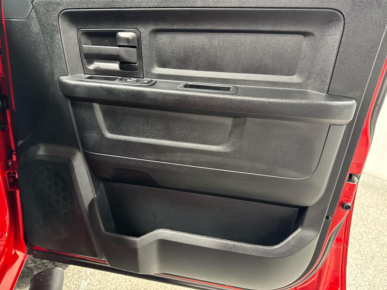RAM 1500 Express 4x4 Crew Cab 5'7" Box 2017
