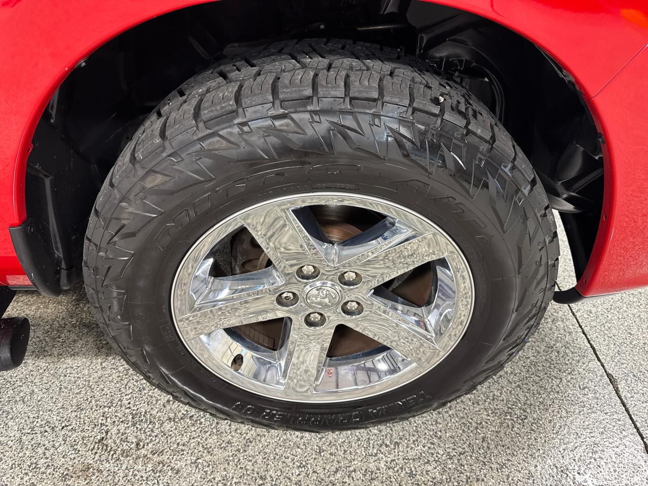 RAM 1500 Express 4x4 Crew Cab 5'7" Box 2017