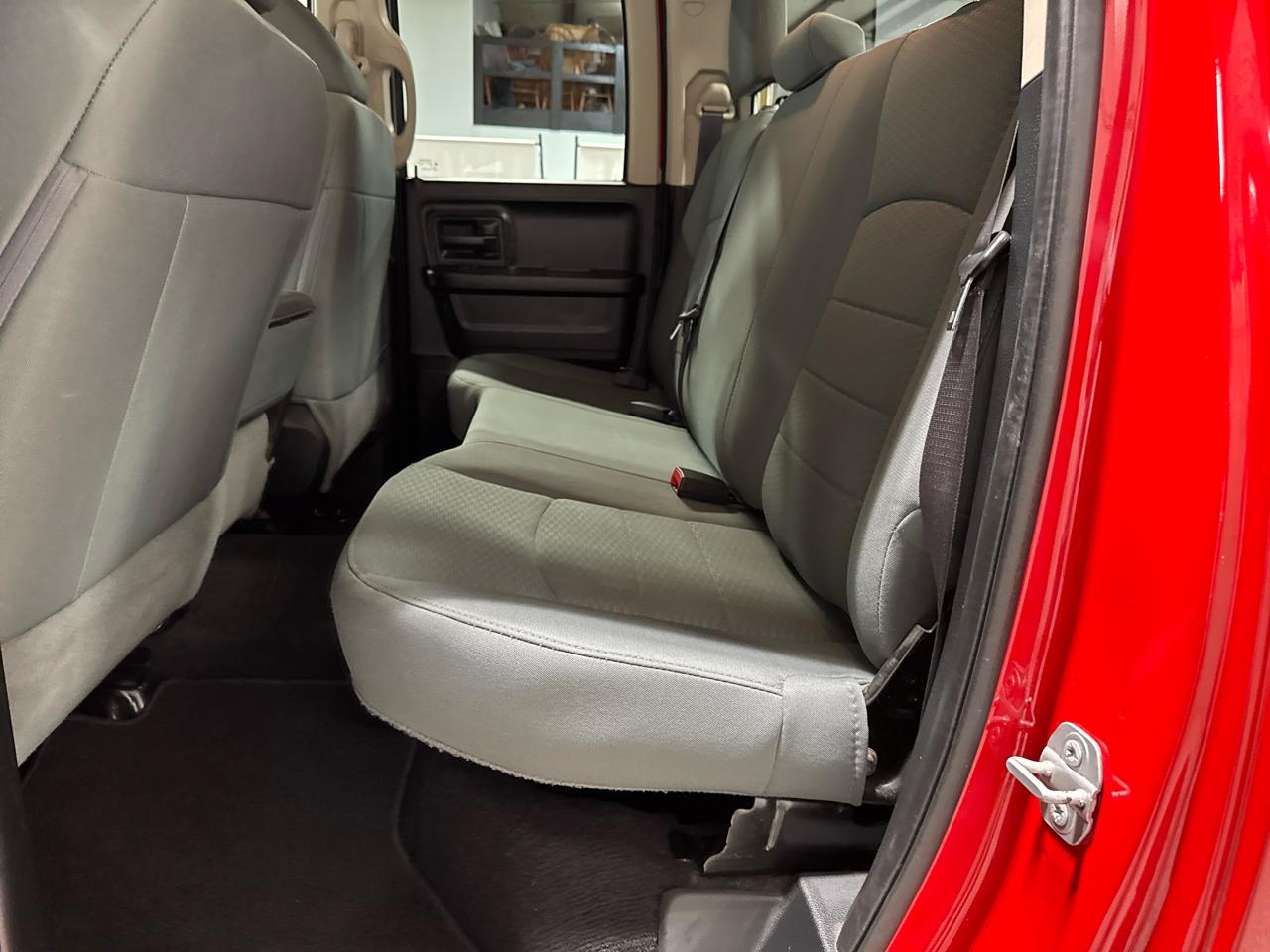 RAM 1500 Express 4x4 Crew Cab 5'7" Box 2017