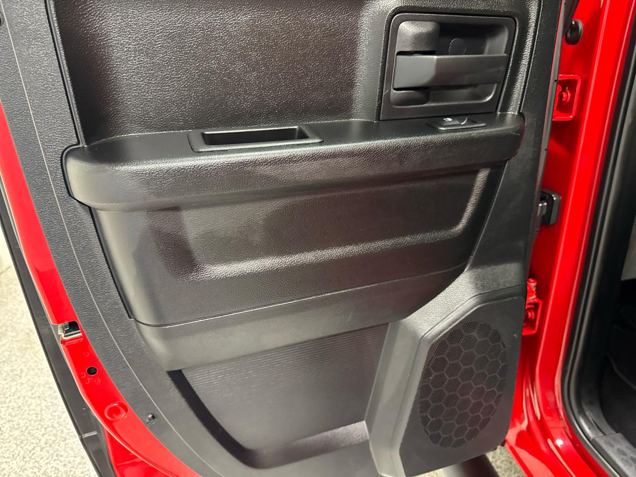 RAM 1500 Express 4x4 Crew Cab 5'7" Box 2017
