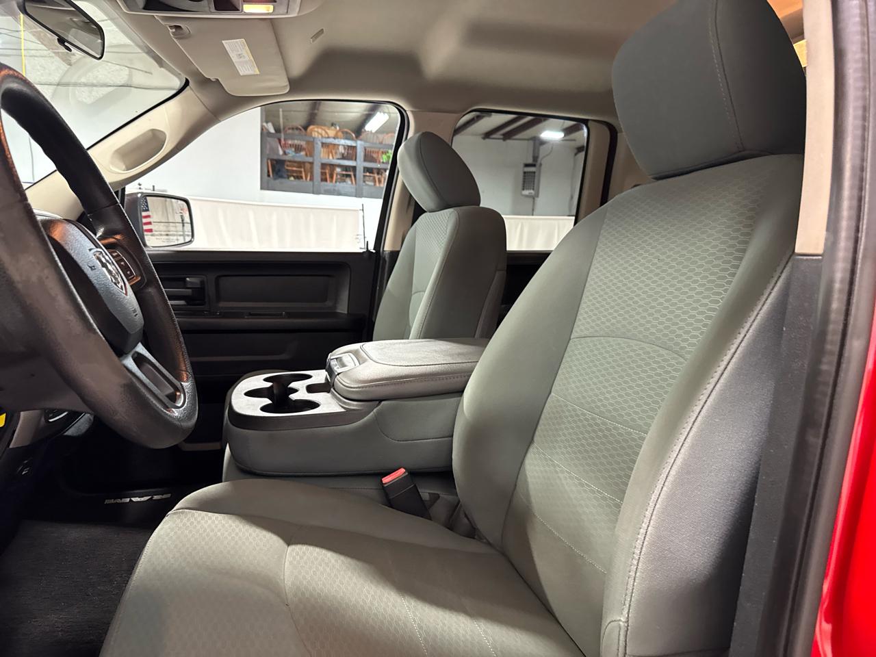 RAM 1500 Express 4x4 Crew Cab 5'7" Box 2017