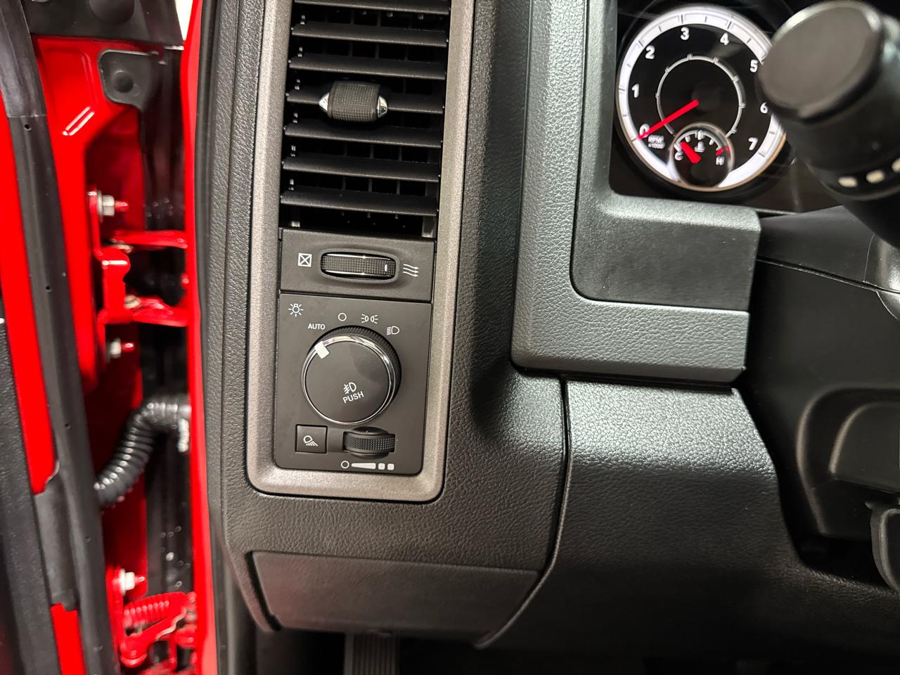 RAM 1500 Express 4x4 Crew Cab 5'7" Box 2017