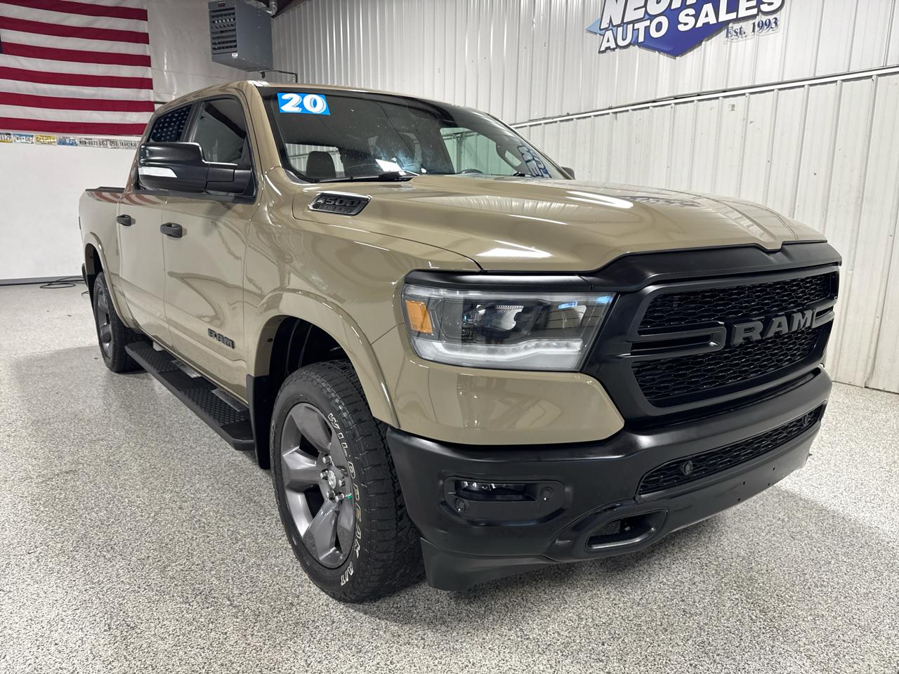 RAM 1500 Big Horn 4x4 Crew Cab 5'7" Box 2020