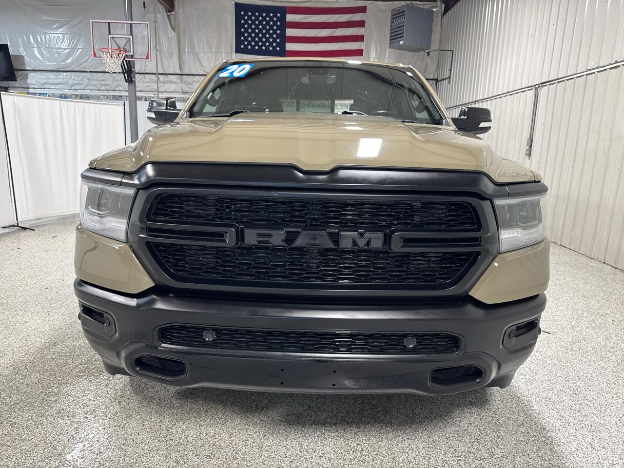 RAM 1500 Big Horn 4x4 Crew Cab 5'7" Box 2020