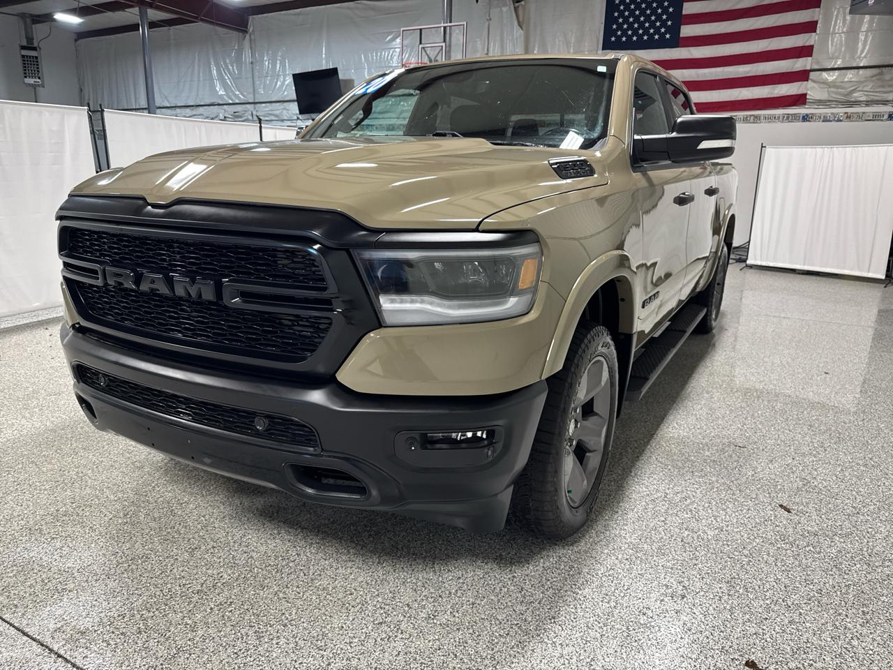 RAM 1500 Big Horn 4x4 Crew Cab 5'7" Box 2020