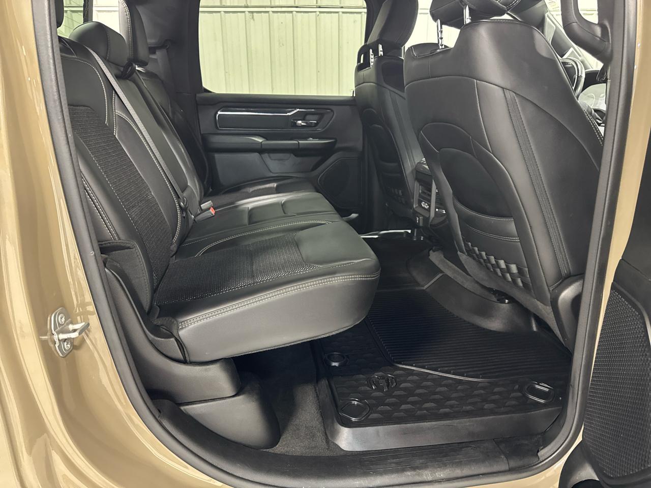RAM 1500 Big Horn 4x4 Crew Cab 5'7" Box 2020
