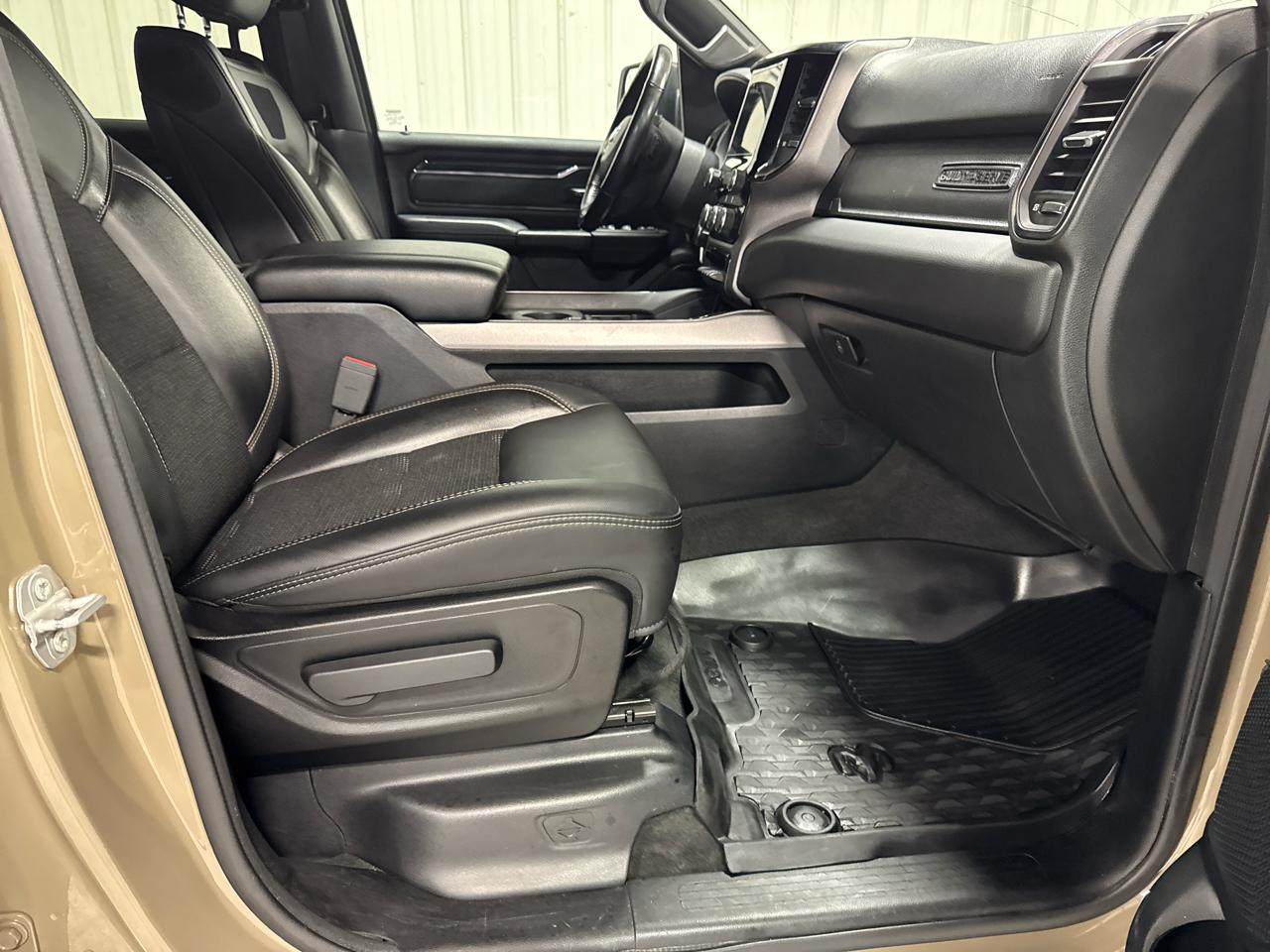 RAM 1500 Big Horn 4x4 Crew Cab 5'7" Box 2020