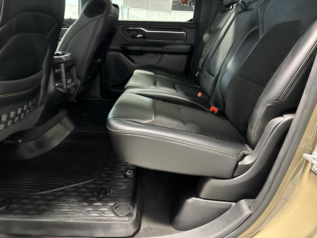 RAM 1500 Big Horn 4x4 Crew Cab 5'7" Box 2020