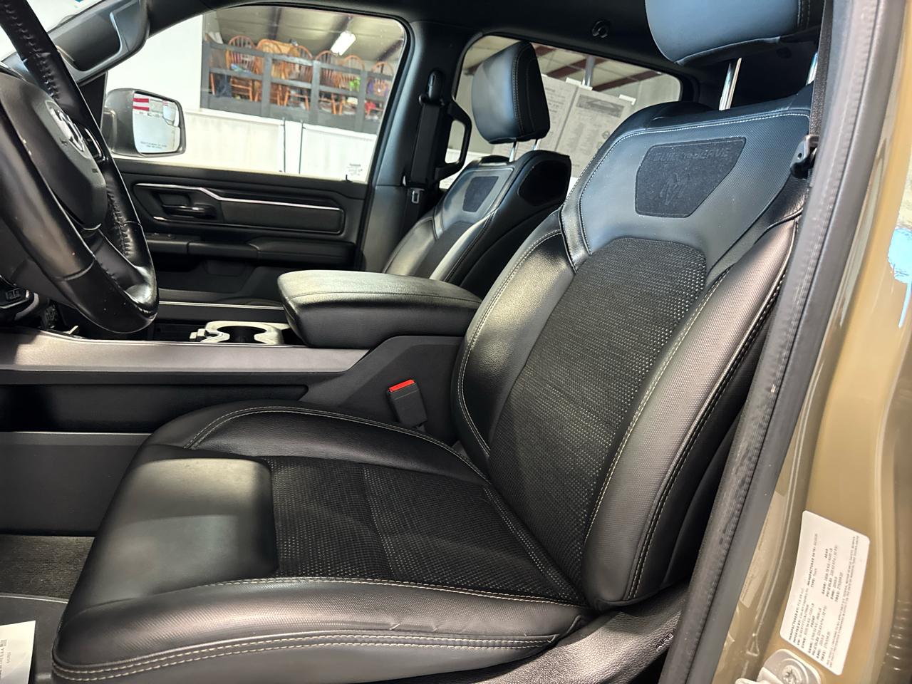 RAM 1500 Big Horn 4x4 Crew Cab 5'7" Box 2020