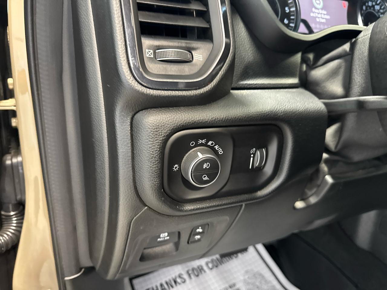 RAM 1500 Big Horn 4x4 Crew Cab 5'7" Box 2020