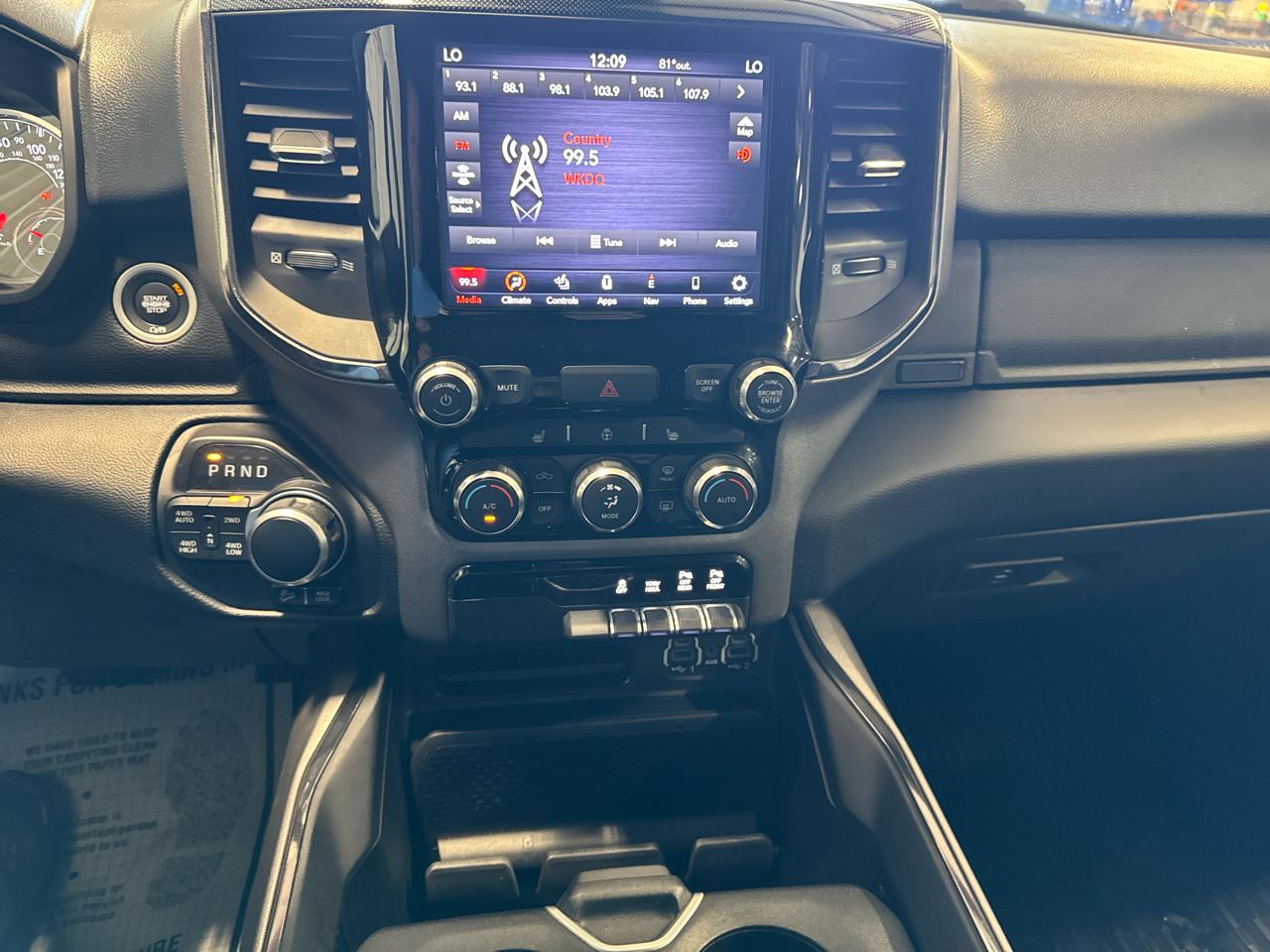RAM 1500 Big Horn 4x4 Crew Cab 5'7" Box 2020