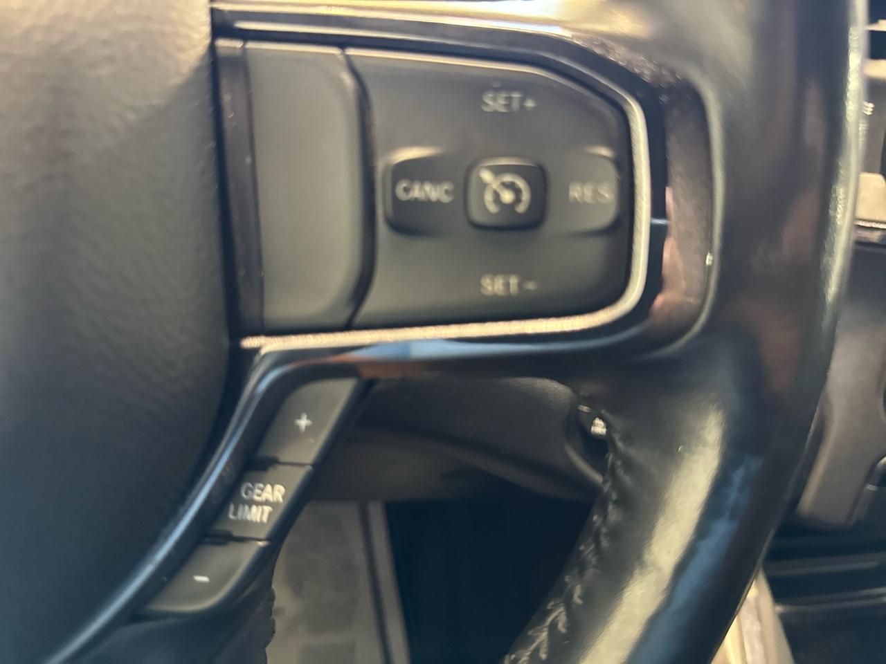 RAM 1500 Big Horn 4x4 Crew Cab 5'7" Box 2020