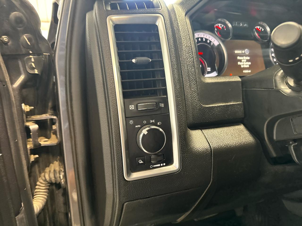 RAM 1500 Classic Warlock 4x4 Quad Cab 6'4" Box 2021