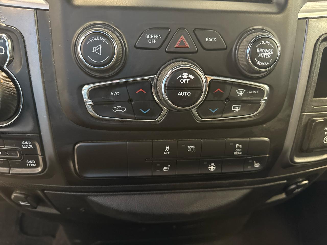 RAM 1500 Classic Warlock 4x4 Quad Cab 6'4" Box 2021