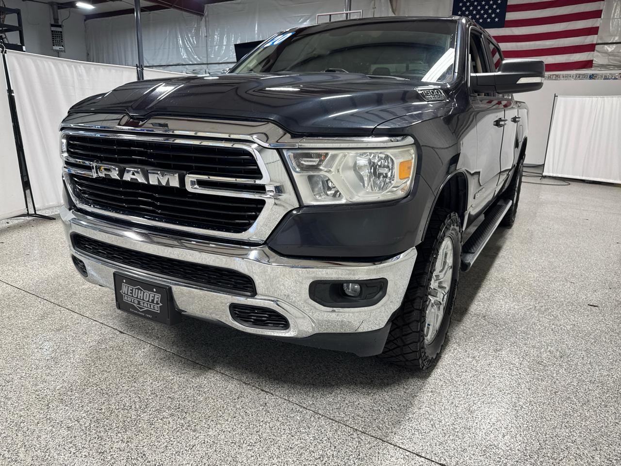 RAM 1500 Big Horn 4x2 Crew Cab 5'7" Box 2020