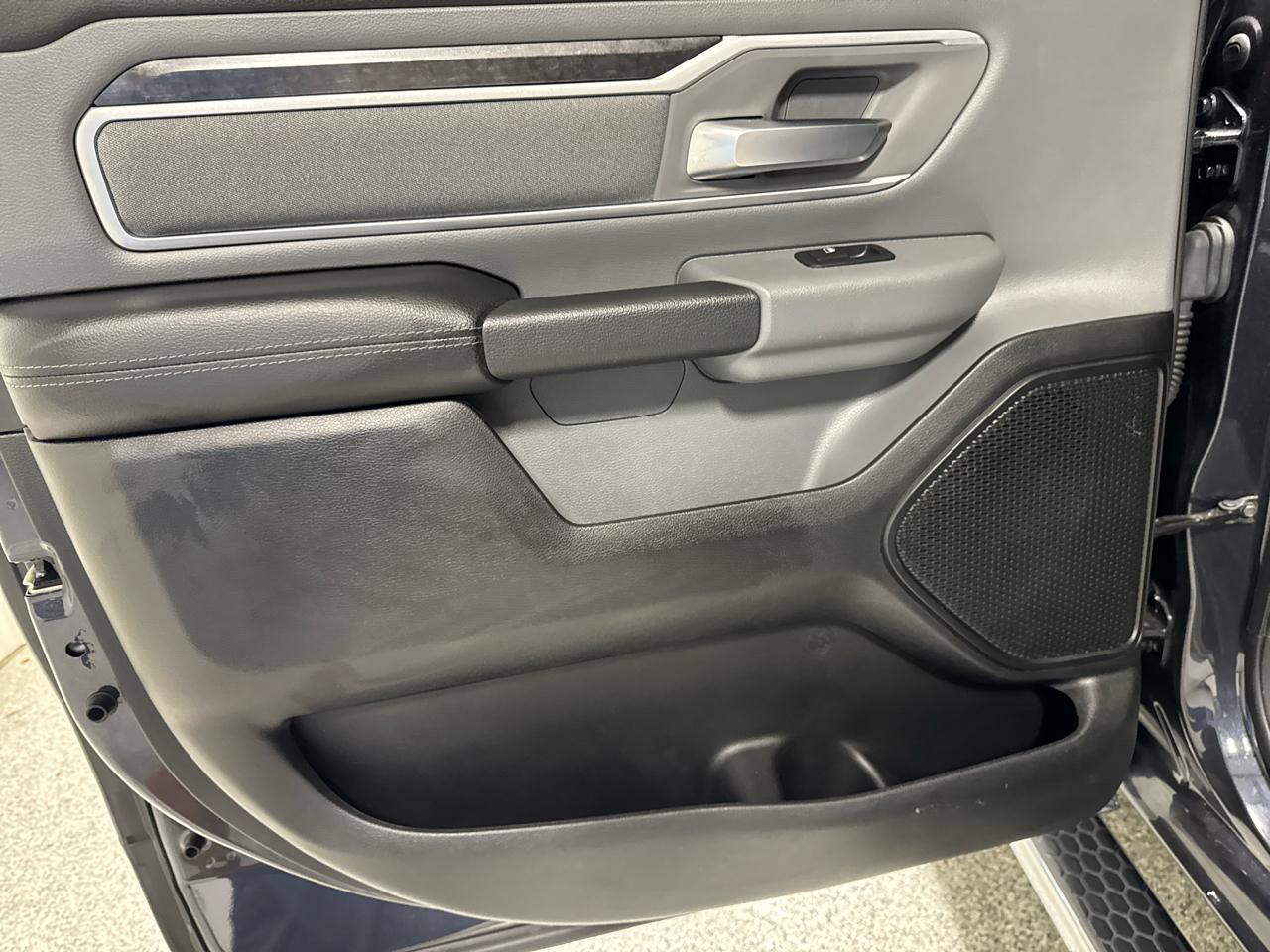 RAM 1500 Big Horn 4x2 Crew Cab 5'7" Box 2020