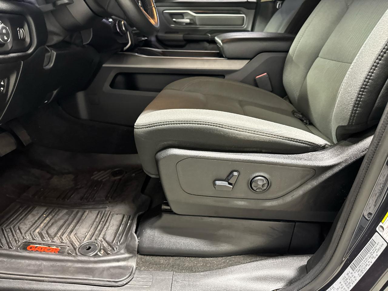 RAM 1500 Big Horn 4x2 Crew Cab 5'7" Box 2020