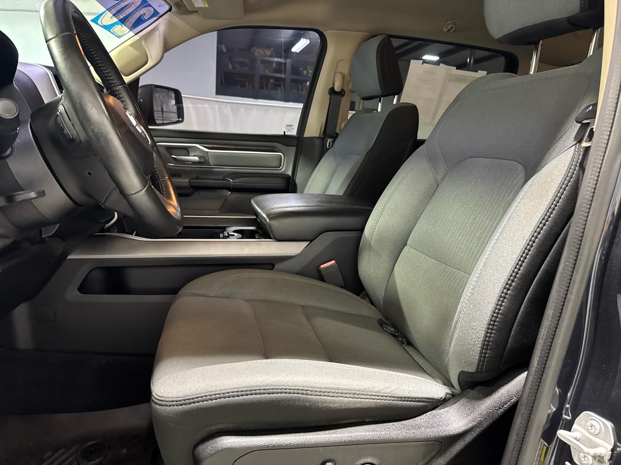 RAM 1500 Big Horn 4x2 Crew Cab 5'7" Box 2020