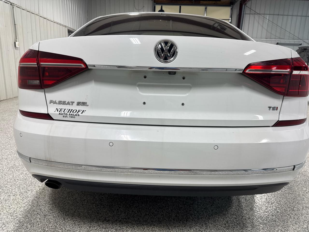 Volkswagen Passat 1.8T SEL Premium Auto 2017