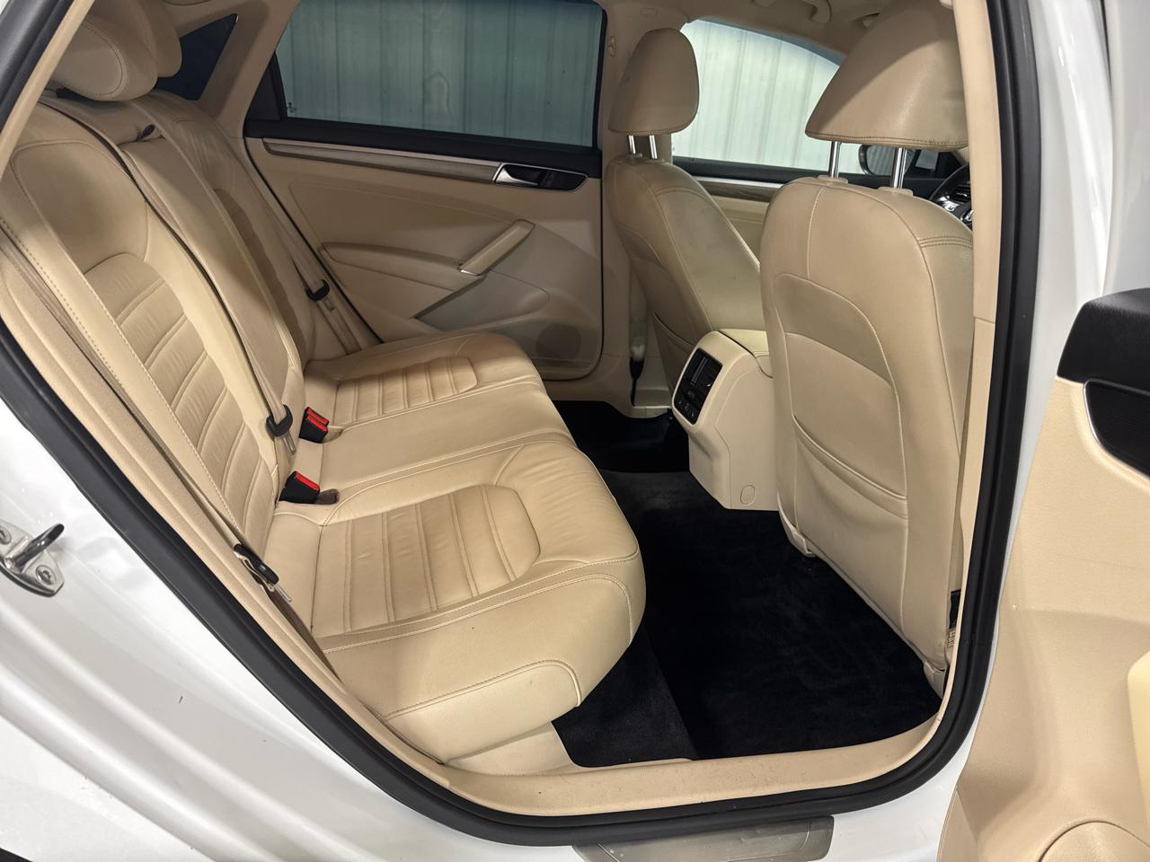 Volkswagen Passat 1.8T SEL Premium Auto 2017