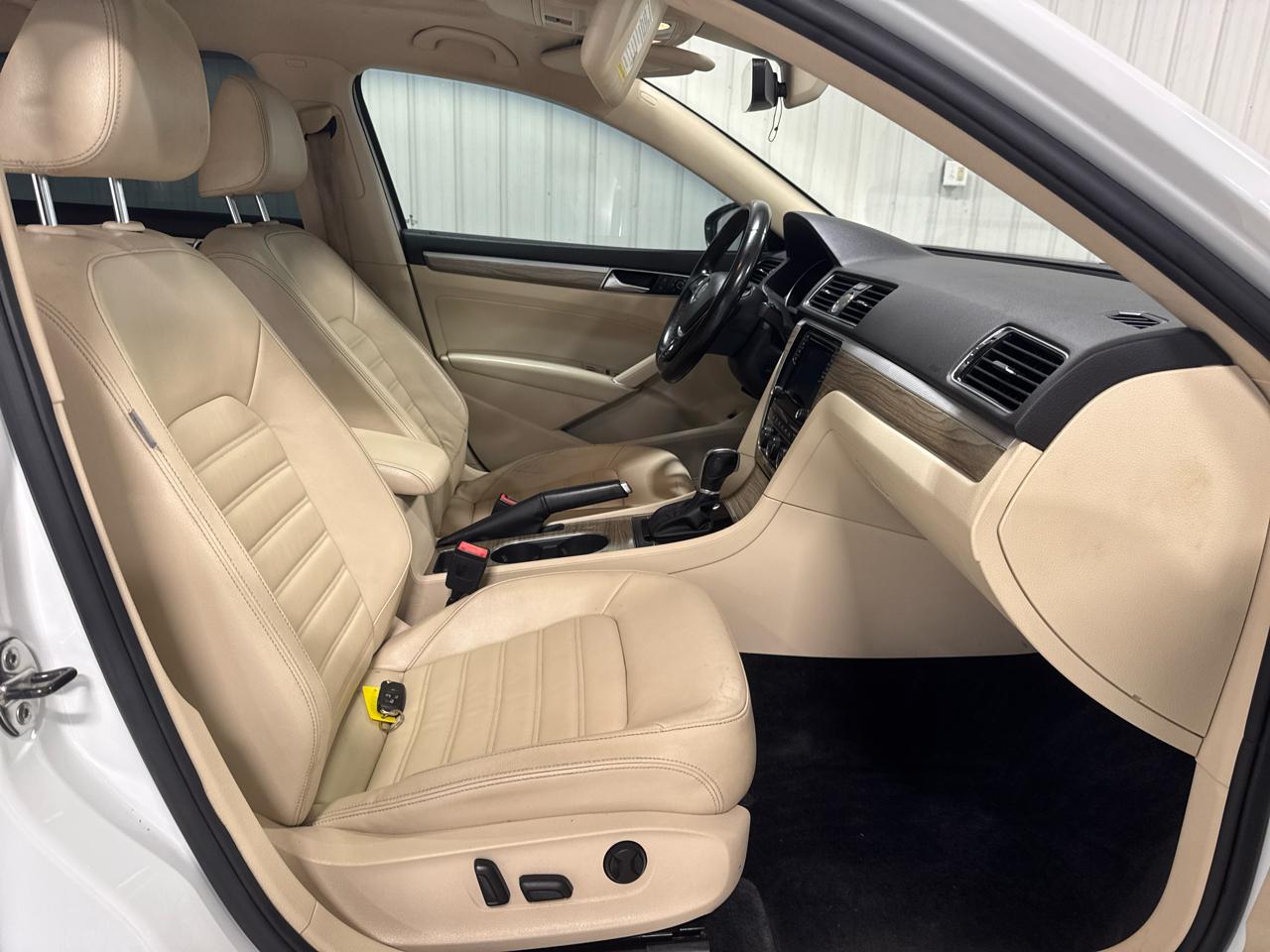 Volkswagen Passat 1.8T SEL Premium Auto 2017