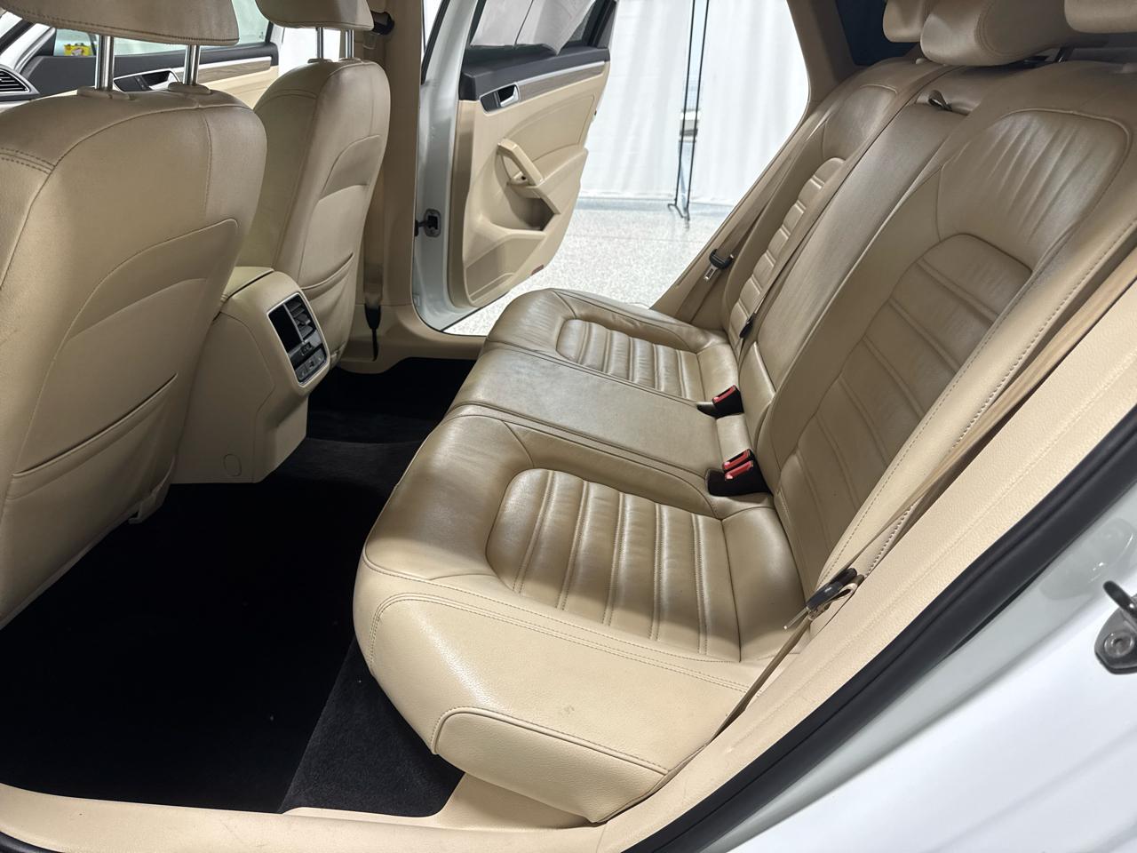 Volkswagen Passat 1.8T SEL Premium Auto 2017