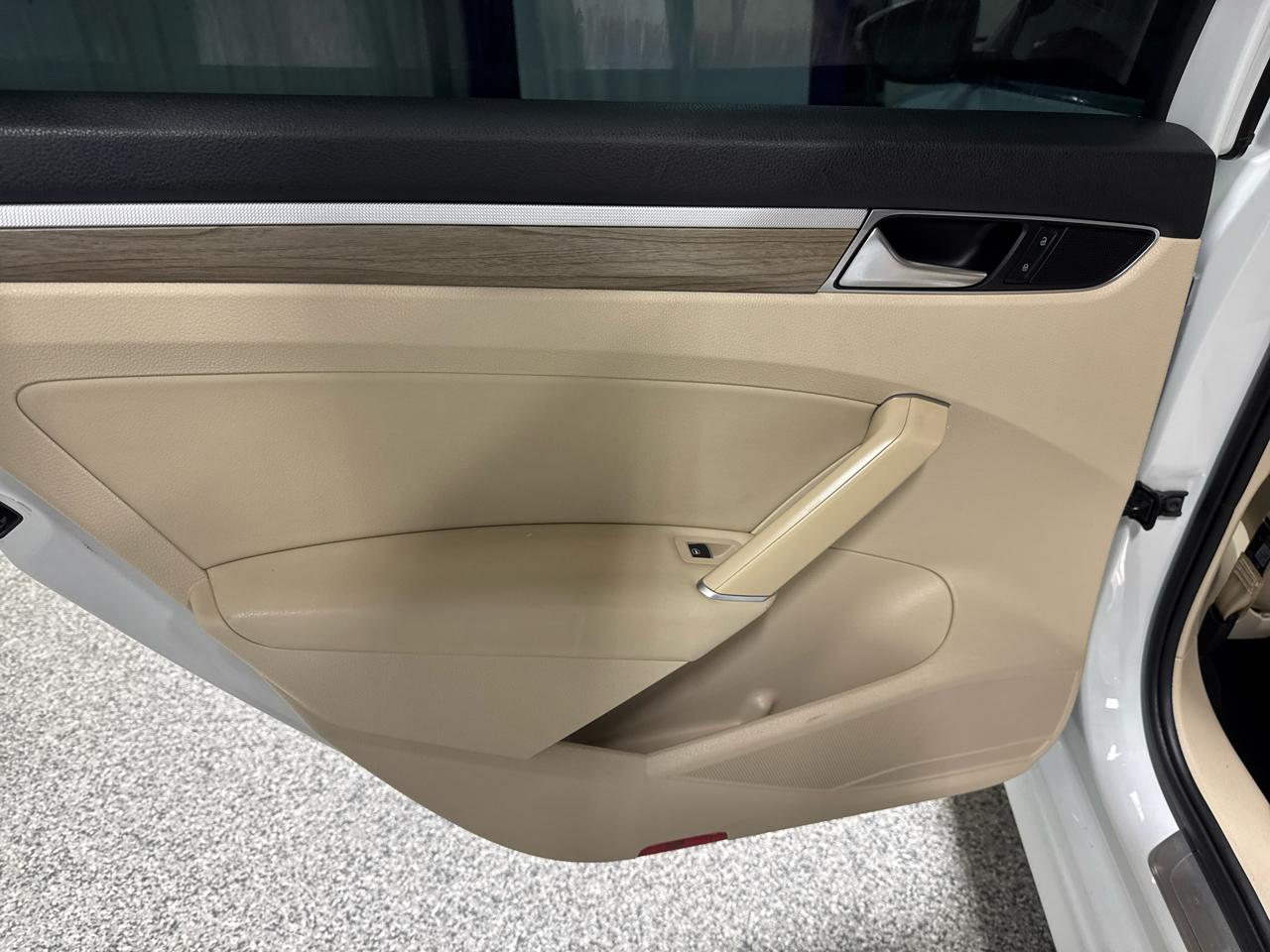 Volkswagen Passat 1.8T SEL Premium Auto 2017