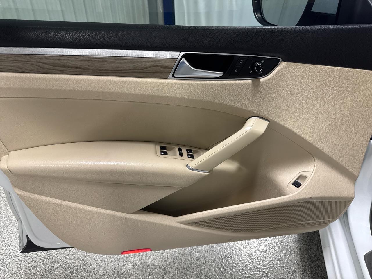 Volkswagen Passat 1.8T SEL Premium Auto 2017