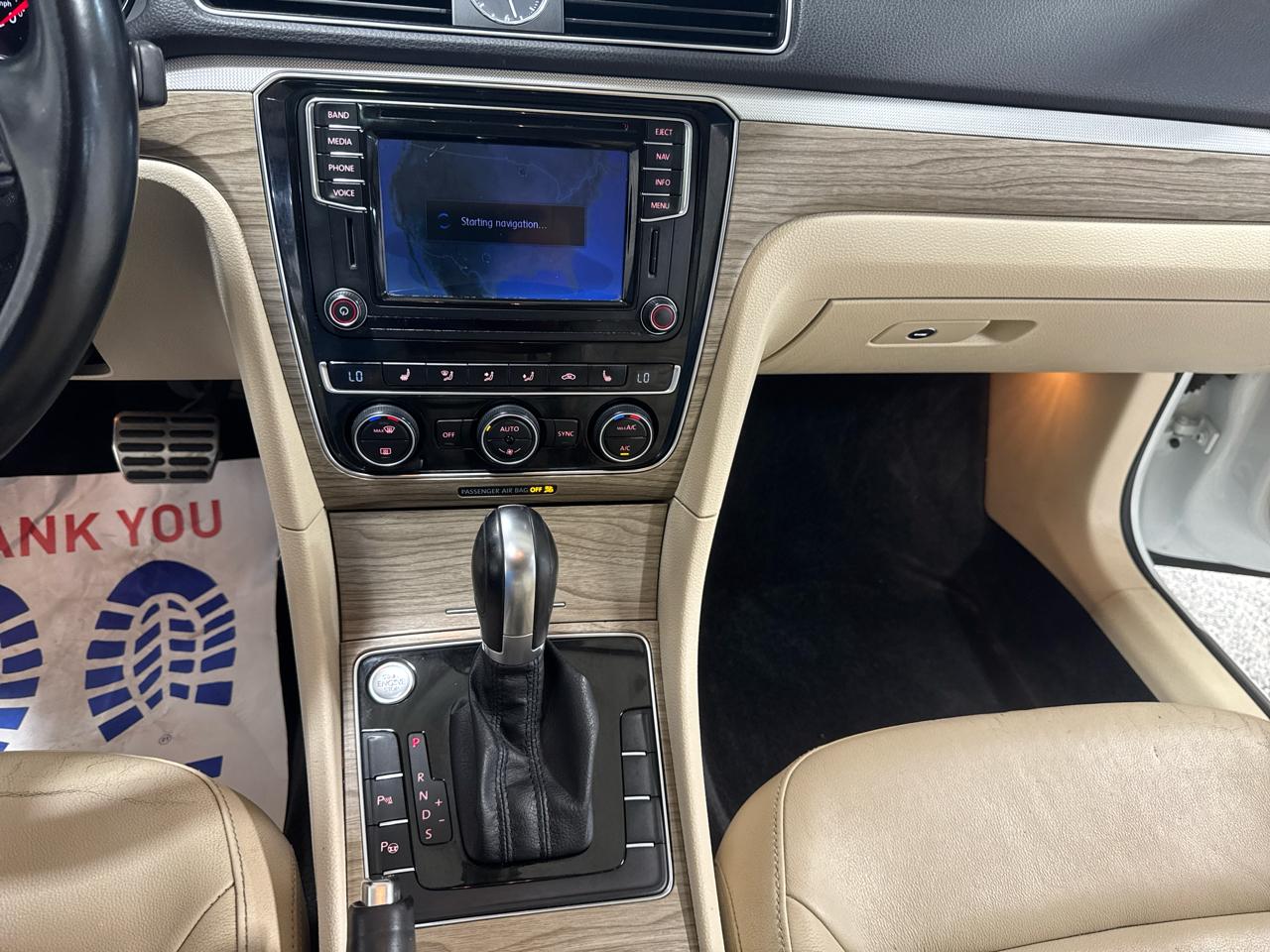 Volkswagen Passat 1.8T SEL Premium Auto 2017