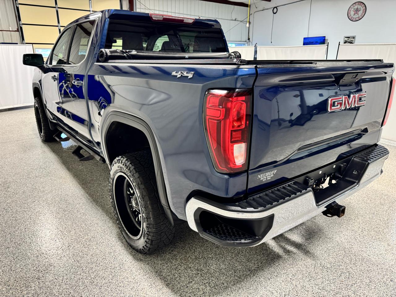 GMC Sierra 1500 4WD Crew Cab 147" SLE 2020