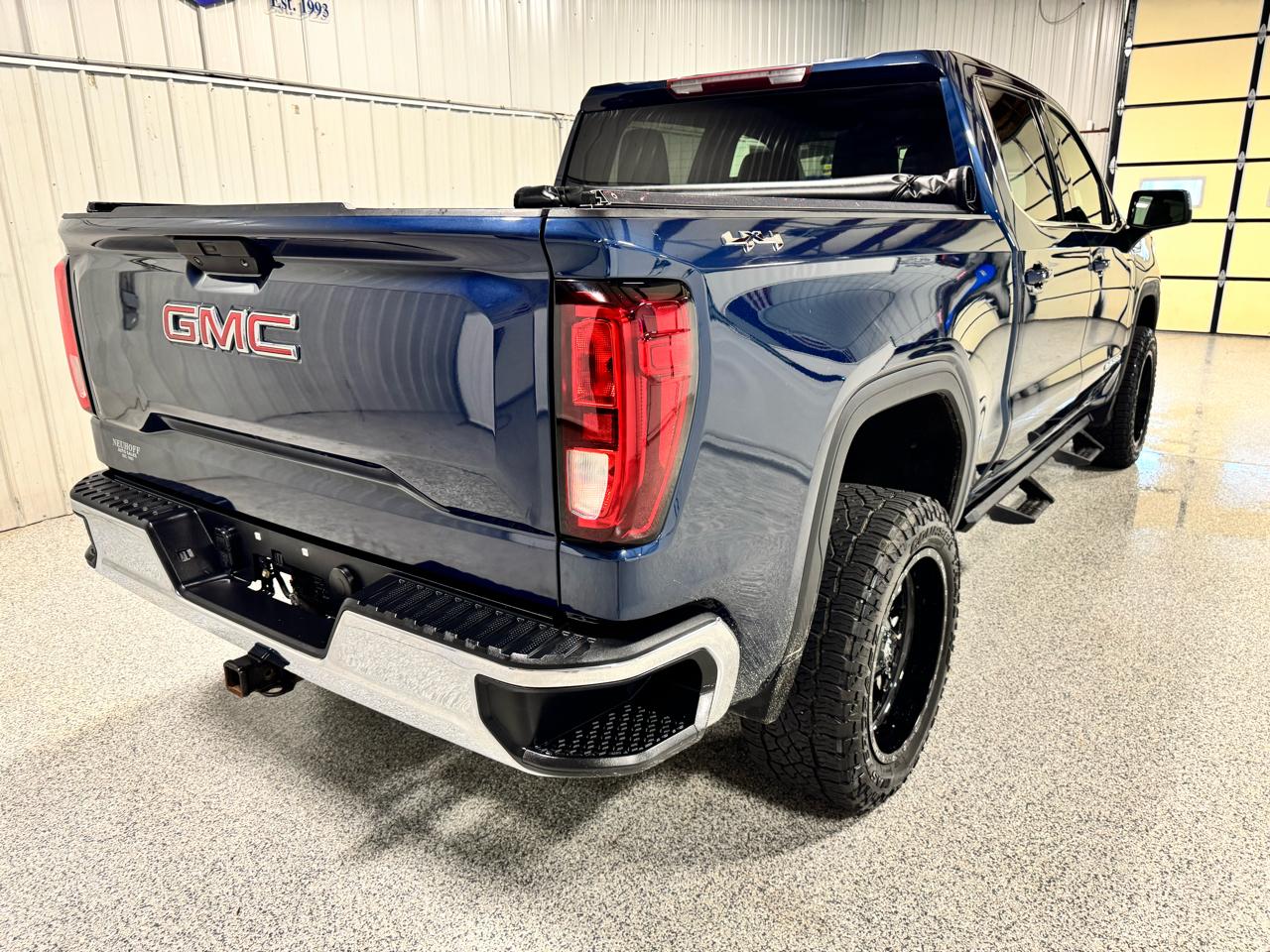 GMC Sierra 1500 4WD Crew Cab 147" SLE 2020
