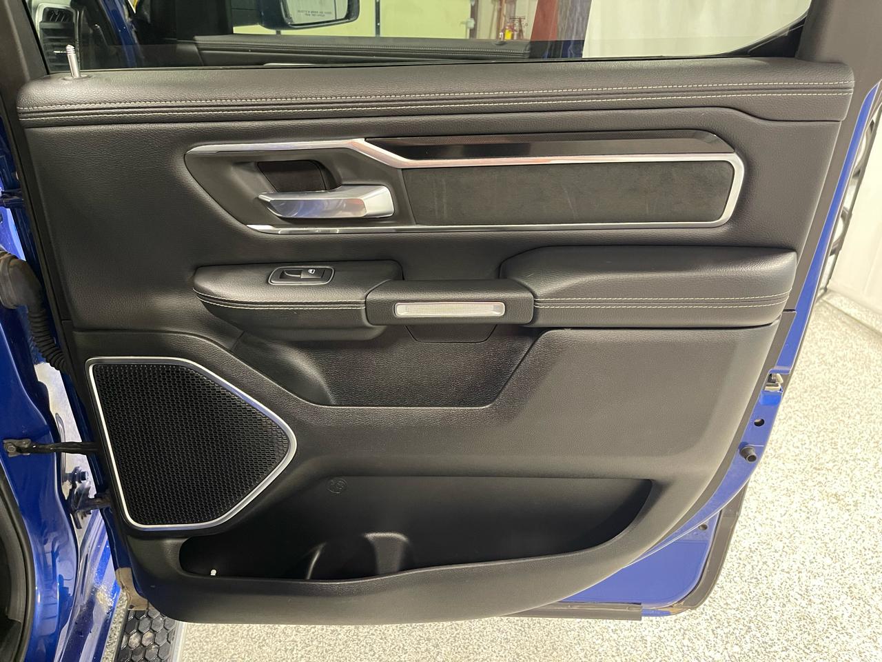 RAM 1500 Laramie 4x4 Crew Cab 5'7" Box 2019